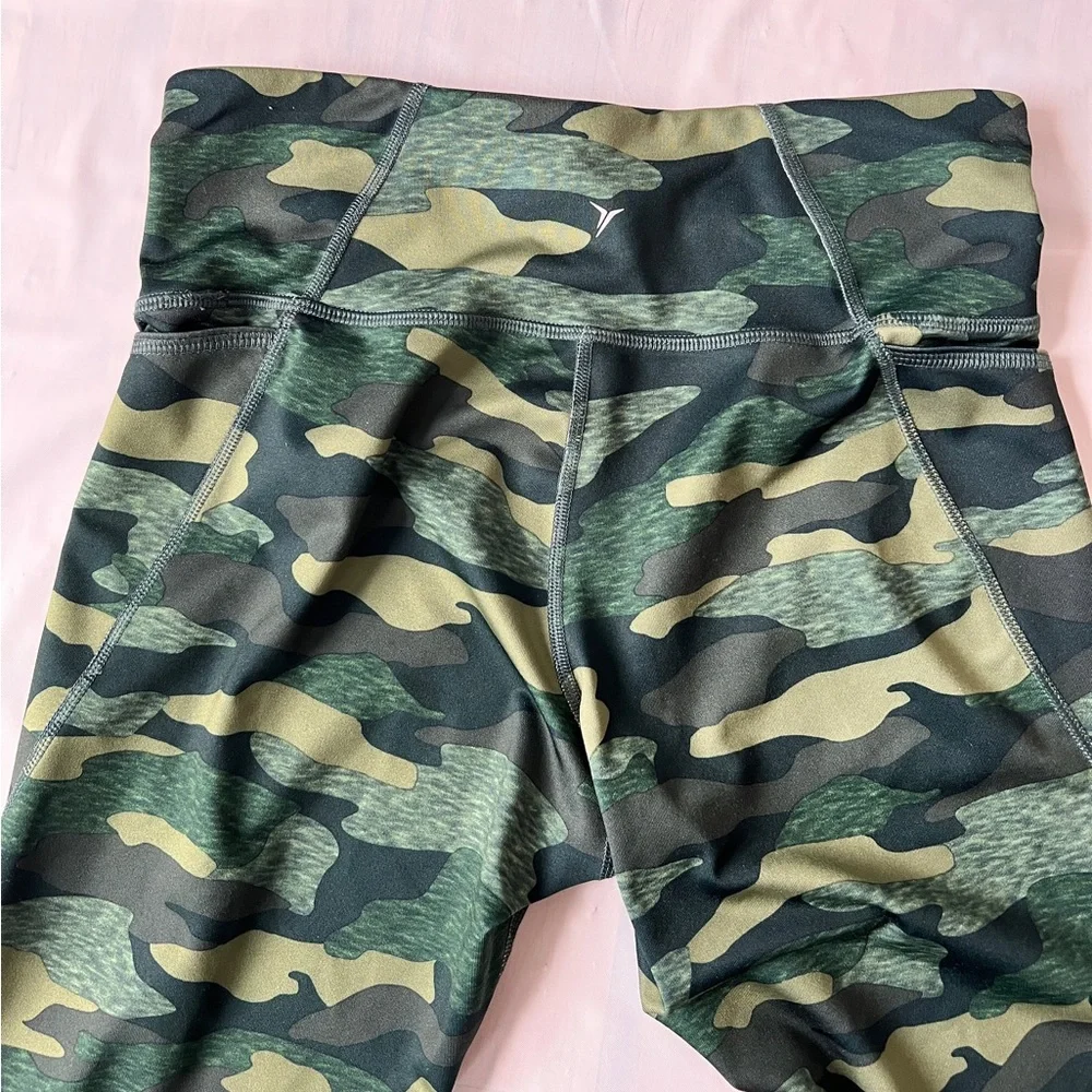 Old Navy green camo full length leggings Mesh calves girls Youth 18 XXL 27-32